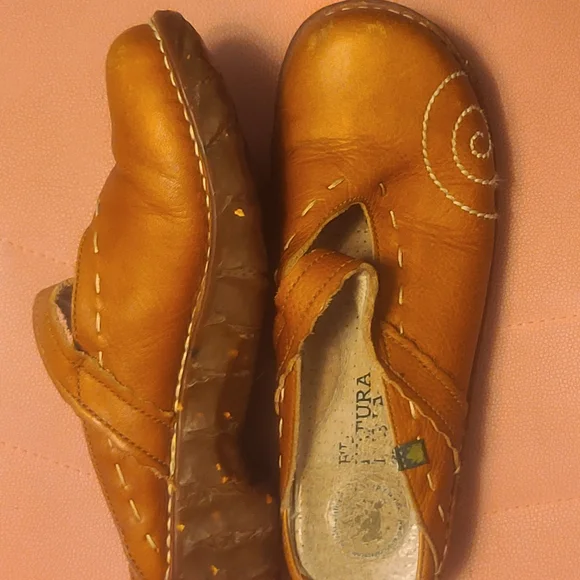 El Naturalista Spiraled Orange Mules - Picture 3 of 7
